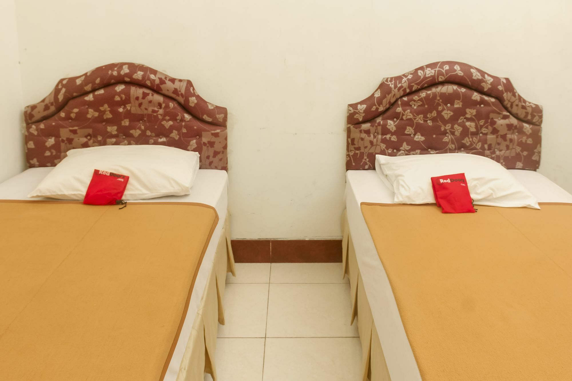 Reddoorz Plus @ Pejanggik Mataram Zewnętrze zdjęcie